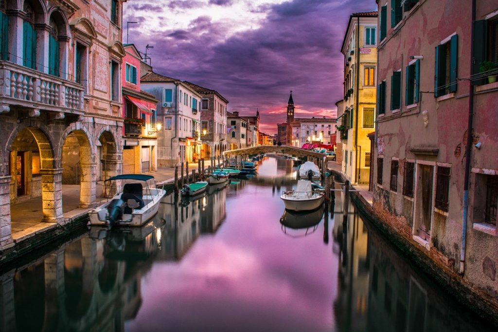 Estudar na Itália - Canal em Veneza - Imagem de Free-Photos