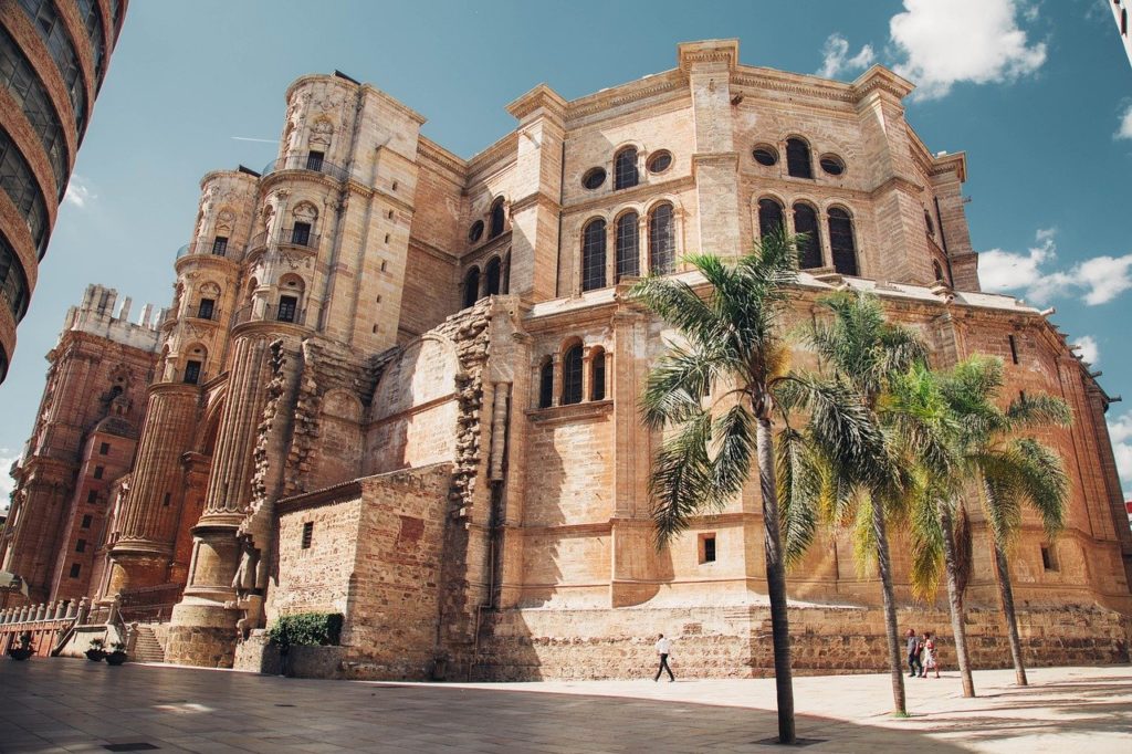 Catedral de Málaga, cujo nome oficial é Catedral de la Encarnación, ou, como é popularmente conhecida, La Manquita.