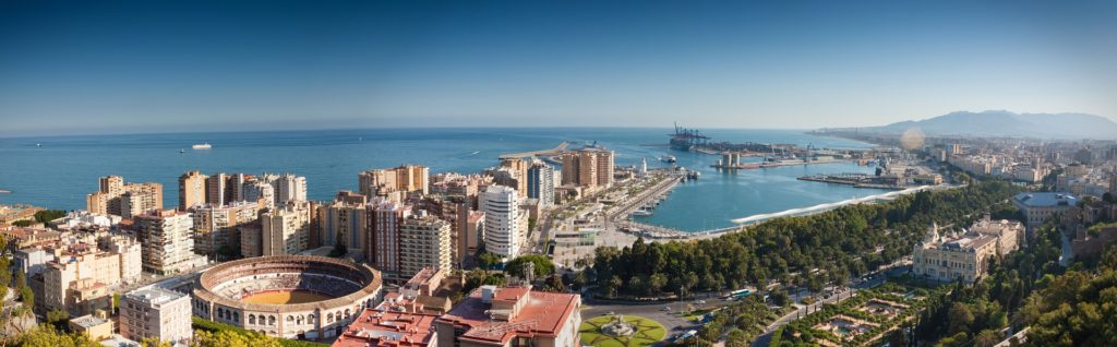 Visitar Málaga e as paradisíacas praias da região.